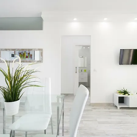 906 Luxury Paraiso Sea View Apartment